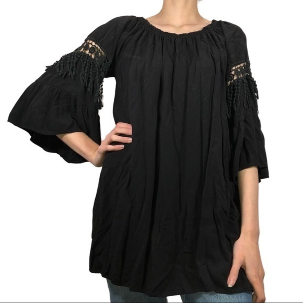 Umgee Women’s Black Lace Bell Sleeve Short Sleeve Scoop Neck Tunic Size Large